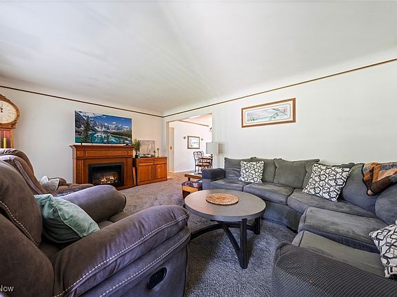 5th image of 64 Oviatt Dr