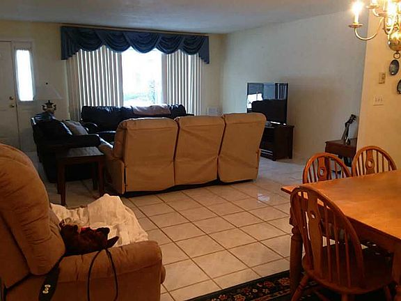 4th image of 442 Bryantville Ct