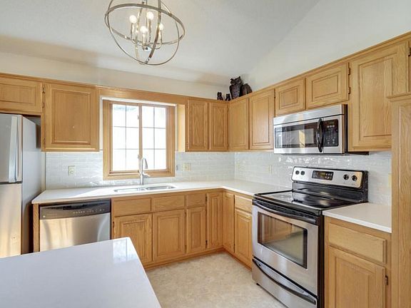 2nd image of 3935 Niagara Ln N