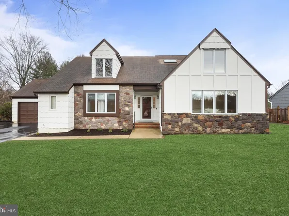 39 Laurel Wood Dr, Lawrenceville, NJ 08648