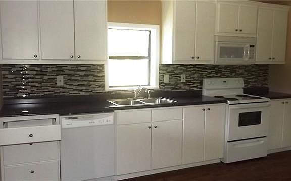 3rd image of 3504 Longvue Ave
