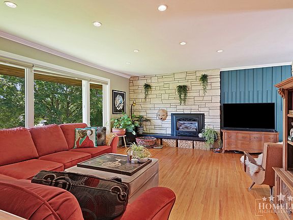 4th image of 10945 Lawrie Cres