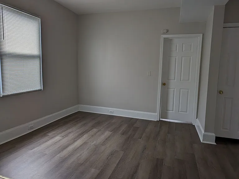 2227 Linden Ave — Photo 6