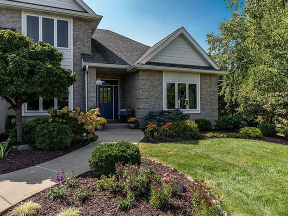 2nd image of 45 Glen Abbey Dr