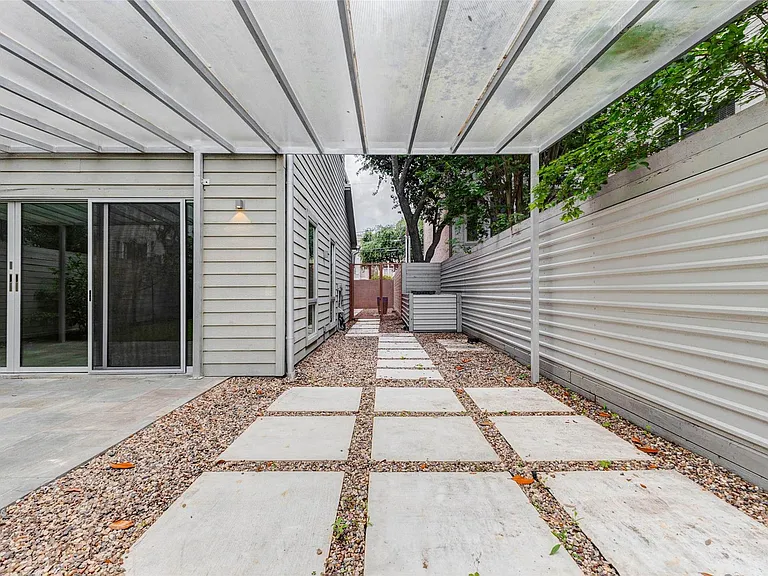 1222 Marconi St — Photo 5