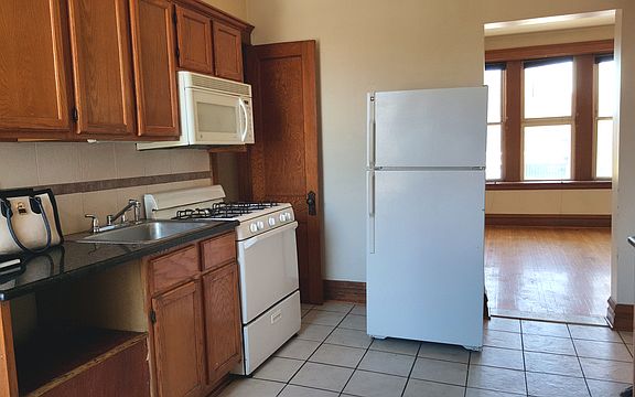 2nd image of 1948 N Kimball Ave #2