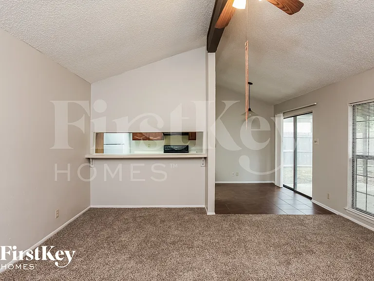 7527 Lincoln Village Dr — Photo 4