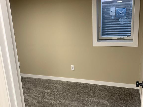 4th image of 614 Cheryl St NE