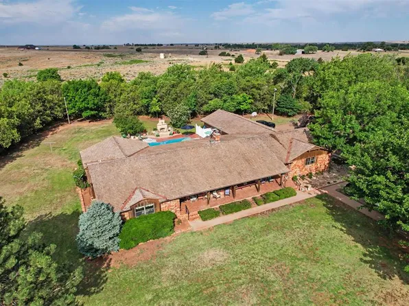202 Whiteshield St, Hammon, OK 73650
