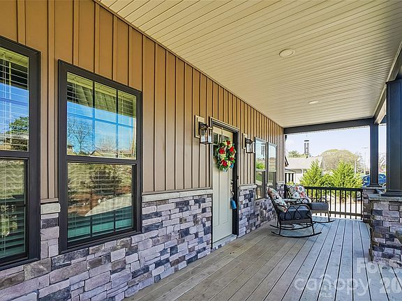 3rd image of 1709 N New Hope Rd