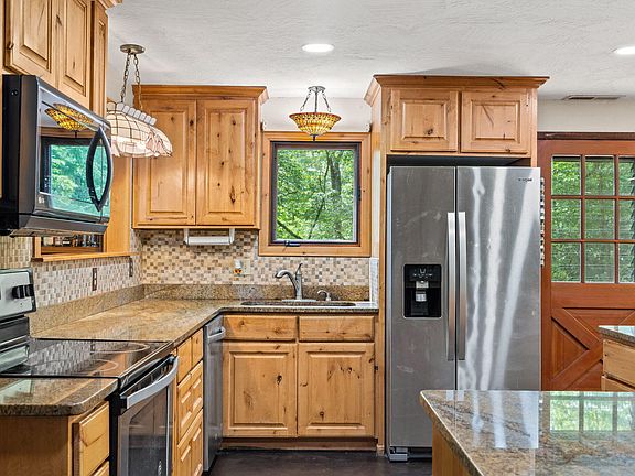 5th image of 112 Bobcat Court