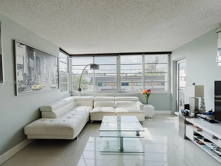 8000 Harding Ave #2B — Photo 4