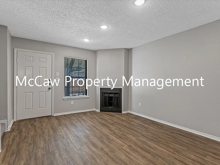 210 Rolston Rd #4 — Photo 8