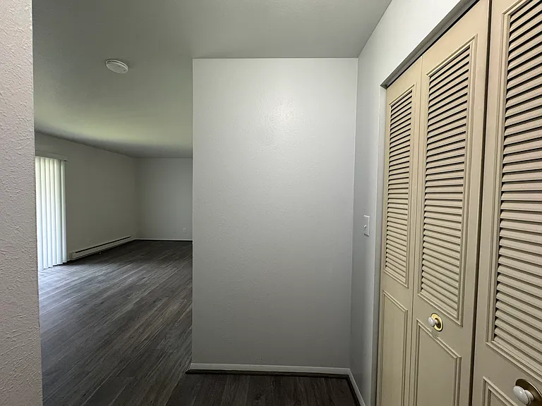 741 N Macomb St #8 — Photo 2