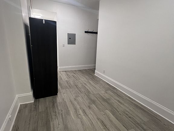 4th image of 379 Cooper St #11537604