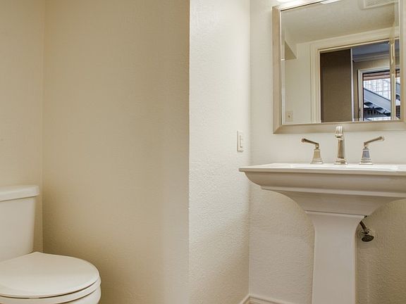 5th image of 6006 Auburndale Ave APT F