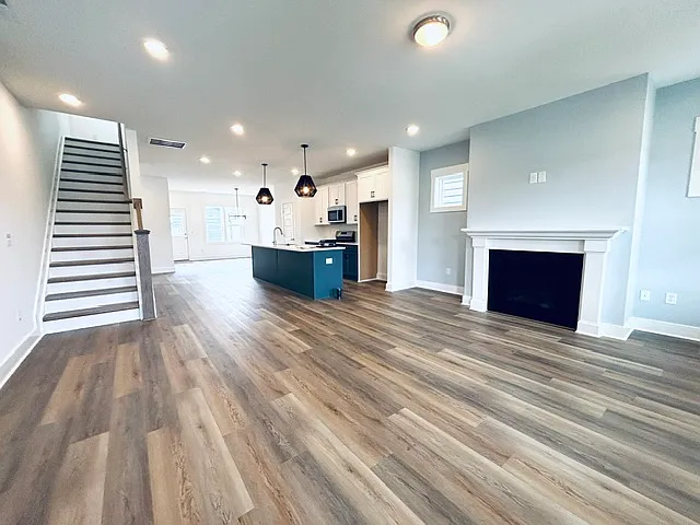 3 bed, 1820 sqft, $2,095 — Photo 4