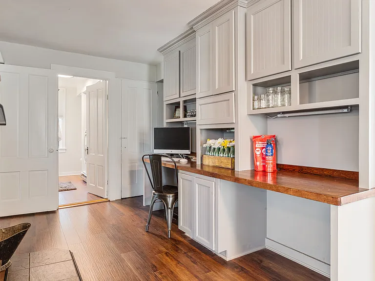 33 Exeter Rd — Photo 7