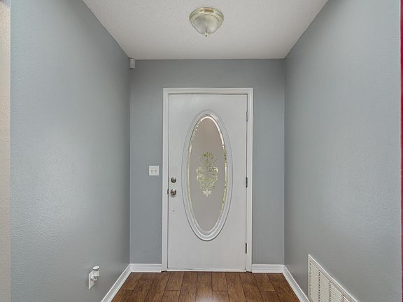 3rd image of 4243 Country Breeze Ln