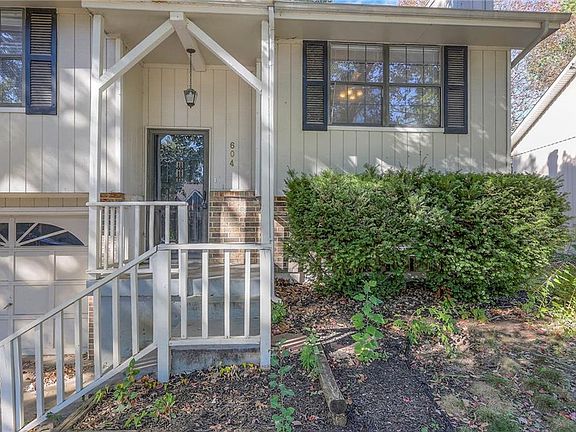 4th image of 604 NE Mimosa Dr