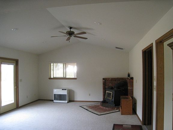 2nd image of 800 Broadway Ave