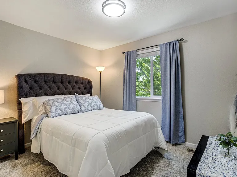 985 Apollo Ct — Photo 23