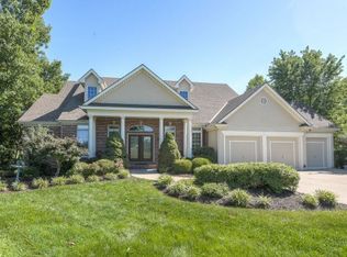 6204 S National Dr, Parkville, MO 64152
