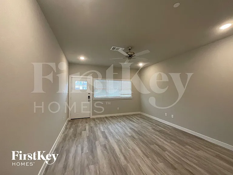 622 Ava Trl — Photo 2