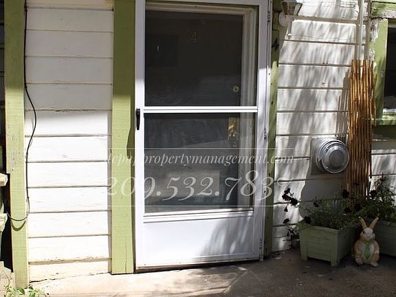 2nd image of 590 1/2 S Stewart St APT 4