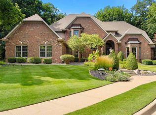 327 W Valleyview Ct, Peoria, IL 61615