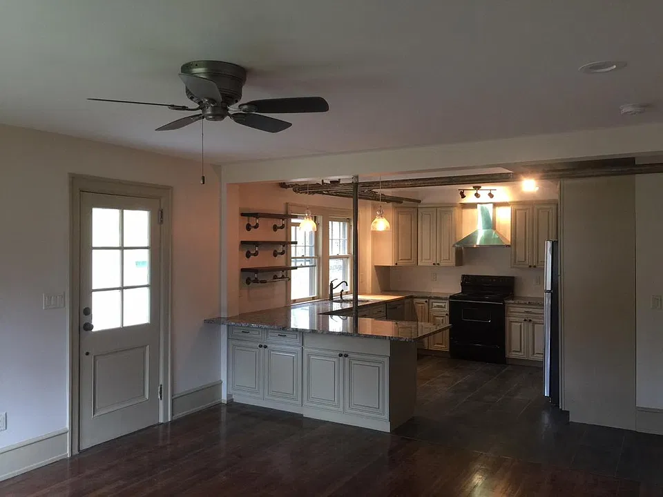 Open floorplan living room/kitchen