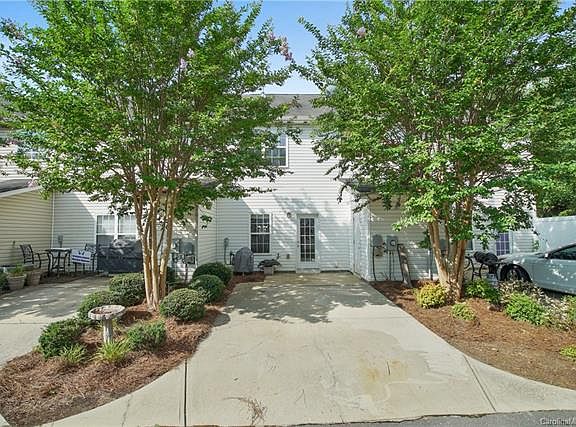 4th image of 4430 Burls Ln #147