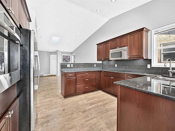 5th image of 337 W Harvest Lake Grn NE