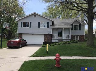 2715 Odessa Ct, Lincoln, NE 68516