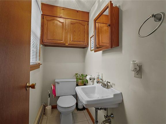 5th image of 918-920 Roger Williams Ave E