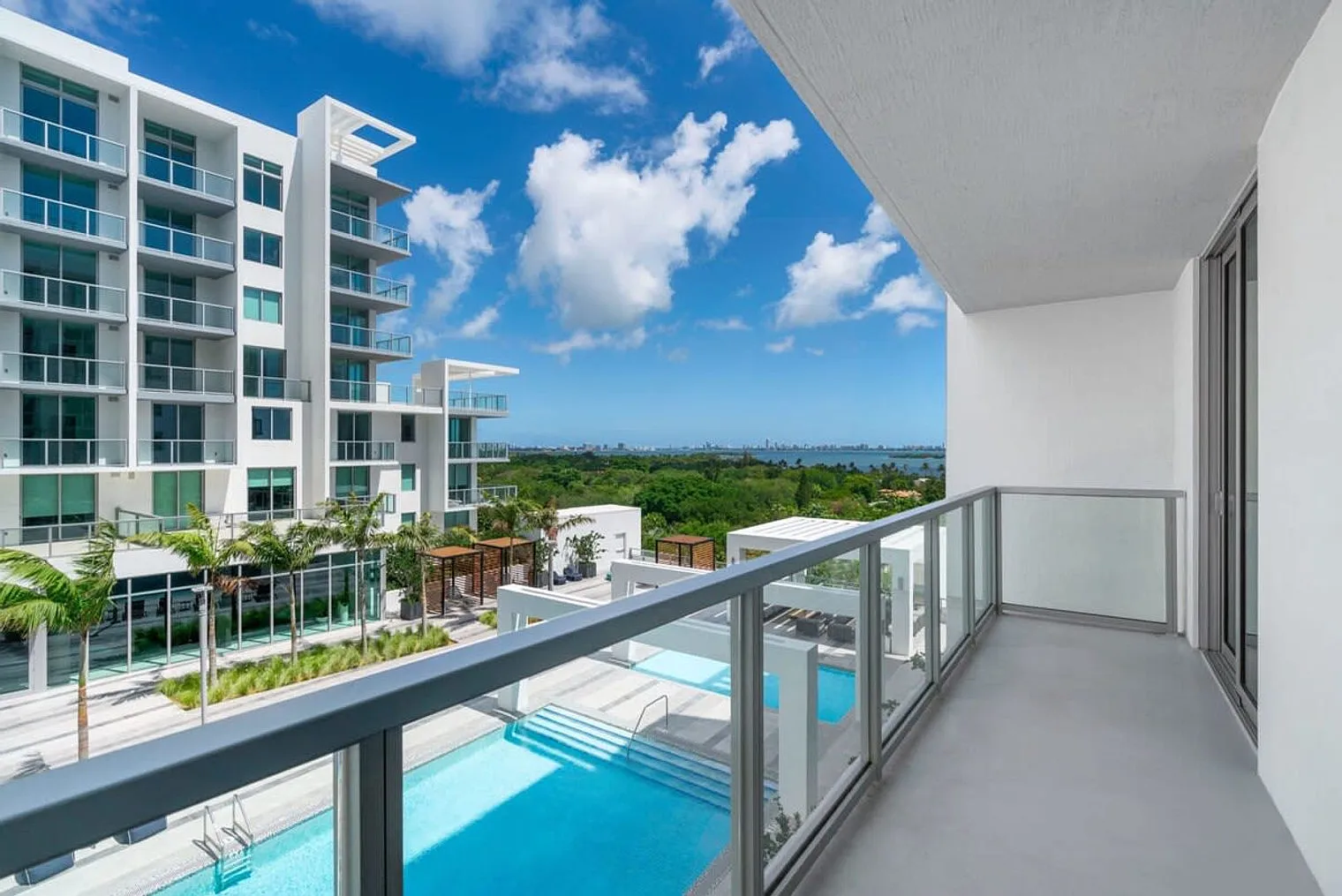 1 bed, 1.0 bath, $4,589 — Photo 2