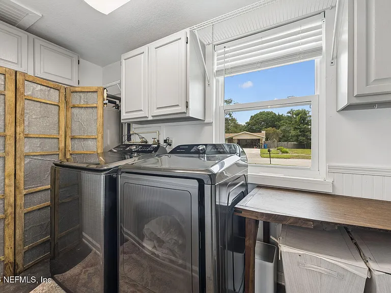 2638 Stern Dr N — Photo 21