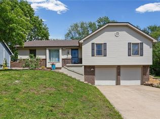 6439 Greenwood St, Shawnee, KS 66216