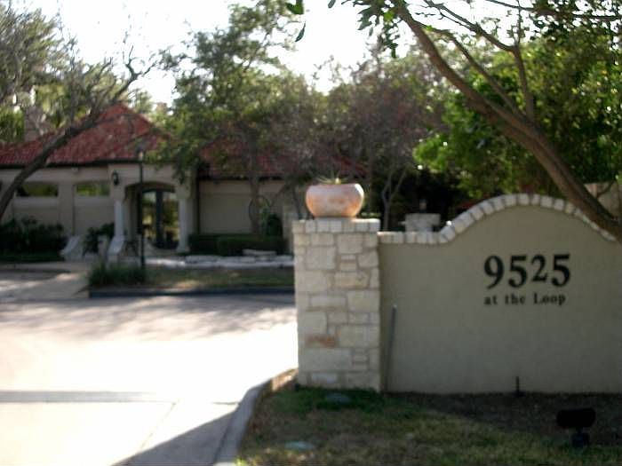 Entry, club house