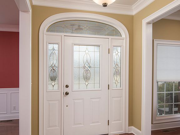 2nd image of 100 Meadow Ln