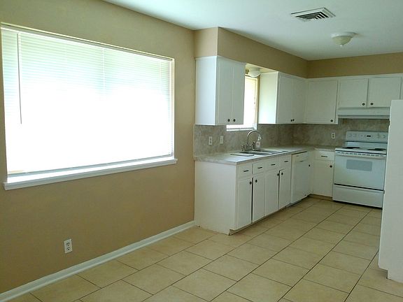 3rd image of 212 Carmel Dr