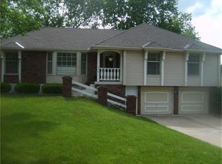 7828 Irwin Rd, Raytown, MO 64138