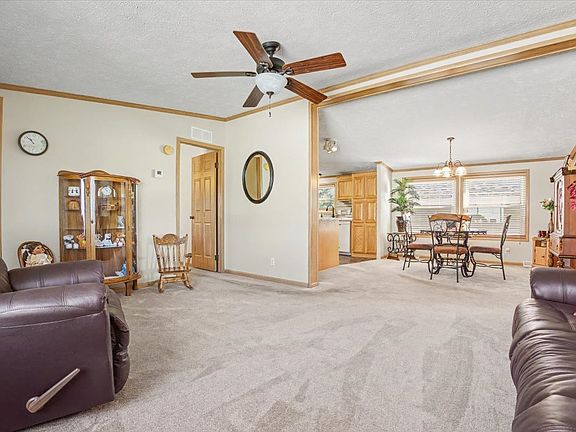 5th image of 405 Autumn Oaks Rd
