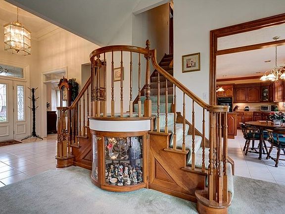 4th image of 176 Pinehurst Dr