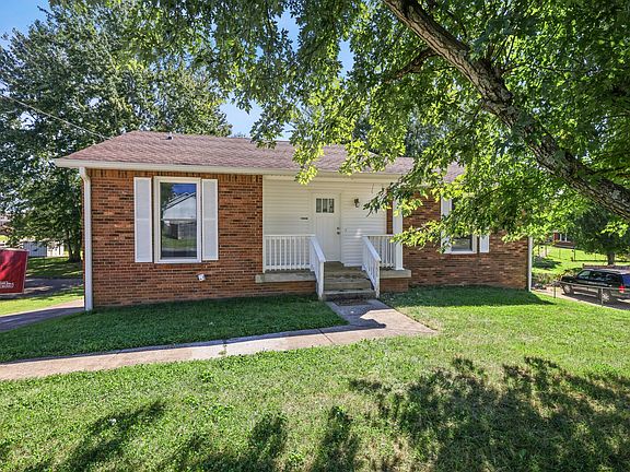 3rd image of 136 Cunningham Pl