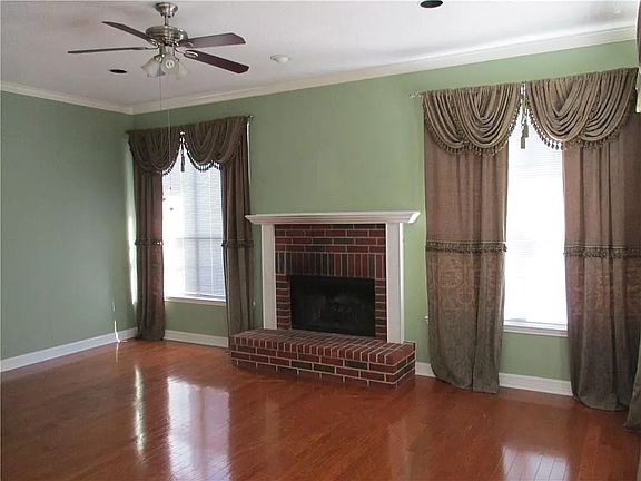 3rd image of 717 Cottonwood Bend Dr