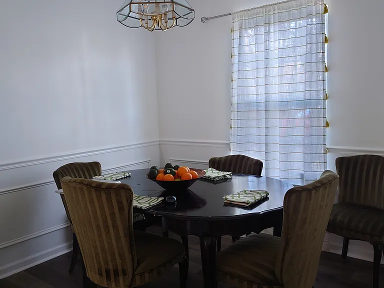 8 Leeward Ct — Photo 1
