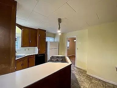 5th image of 3120 Depew St