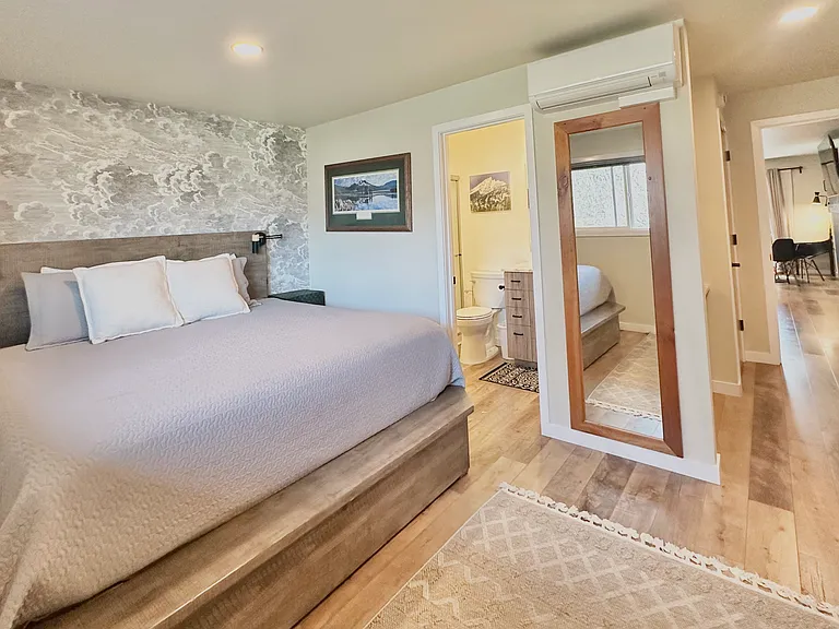 King Bedroom with On-suite Bath