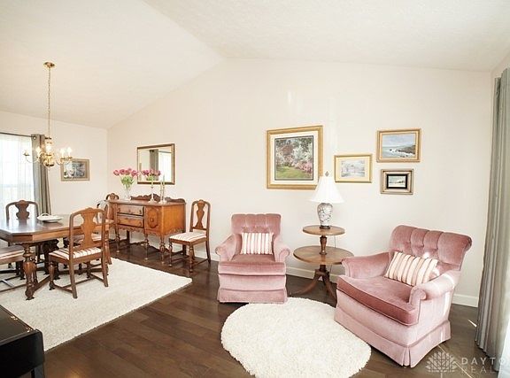 5th image of 424 Cherry Hill Ln